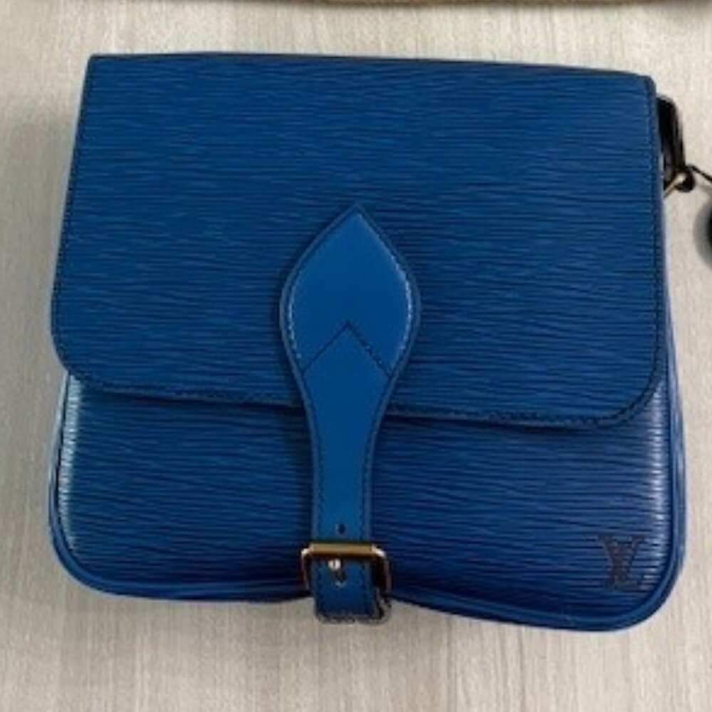 Authentic Louis Vuitton Cartouchiere Shoulder Bag Blue Epi Leather
